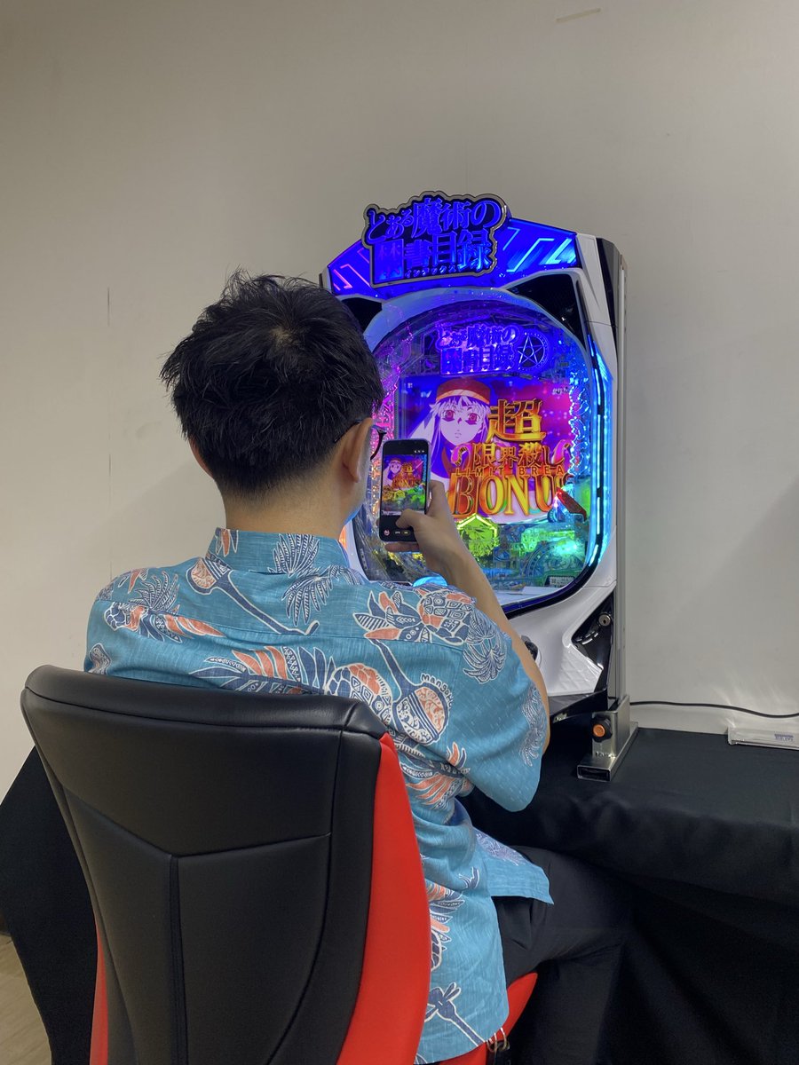 e_spacetenchou's tweet photo. 本日は新台展示会に参加してきました。
盗撮の盗撮をしてみました。 https://t.co/25VO8rz3d5