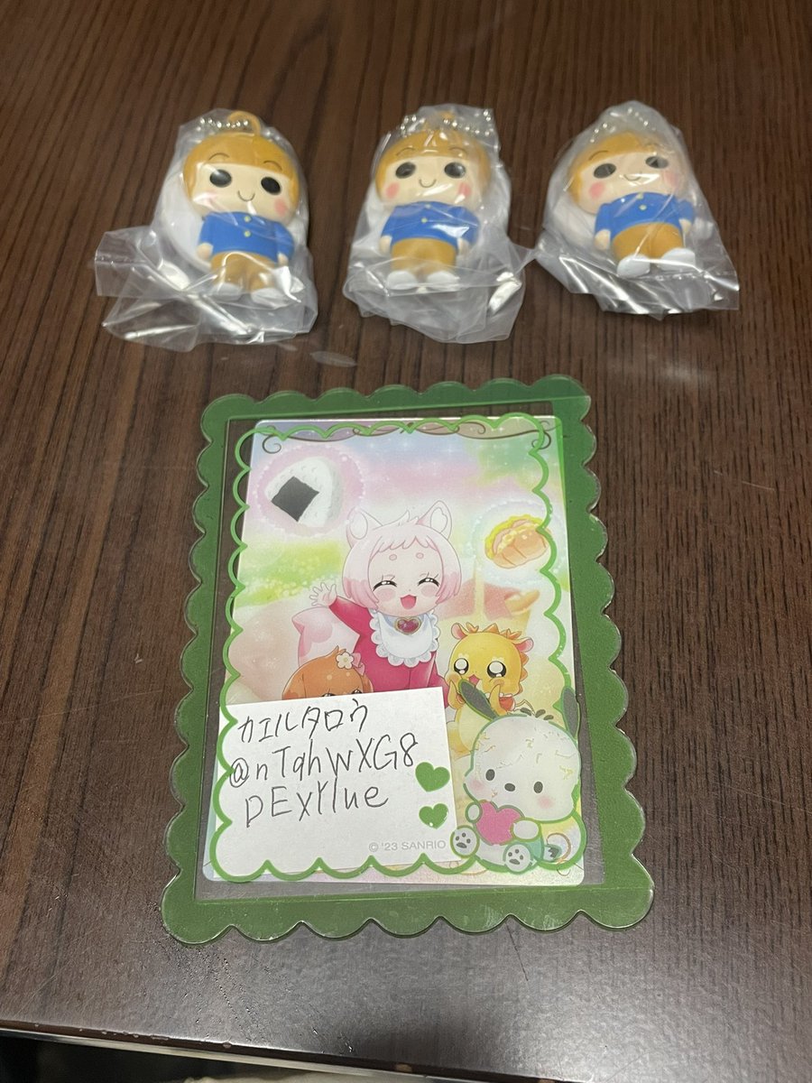 nTqhWXG8DExYlue's tweet photo. うちの3姉妹　名ゼリフチャーム　交換

譲　次女スー(A)

求　長女フー(A)、次女スー(B)、三女チー(A)

郵送での交換希望です。
宜しくお願い致します。 https://t.co/q8SBDwNUiE