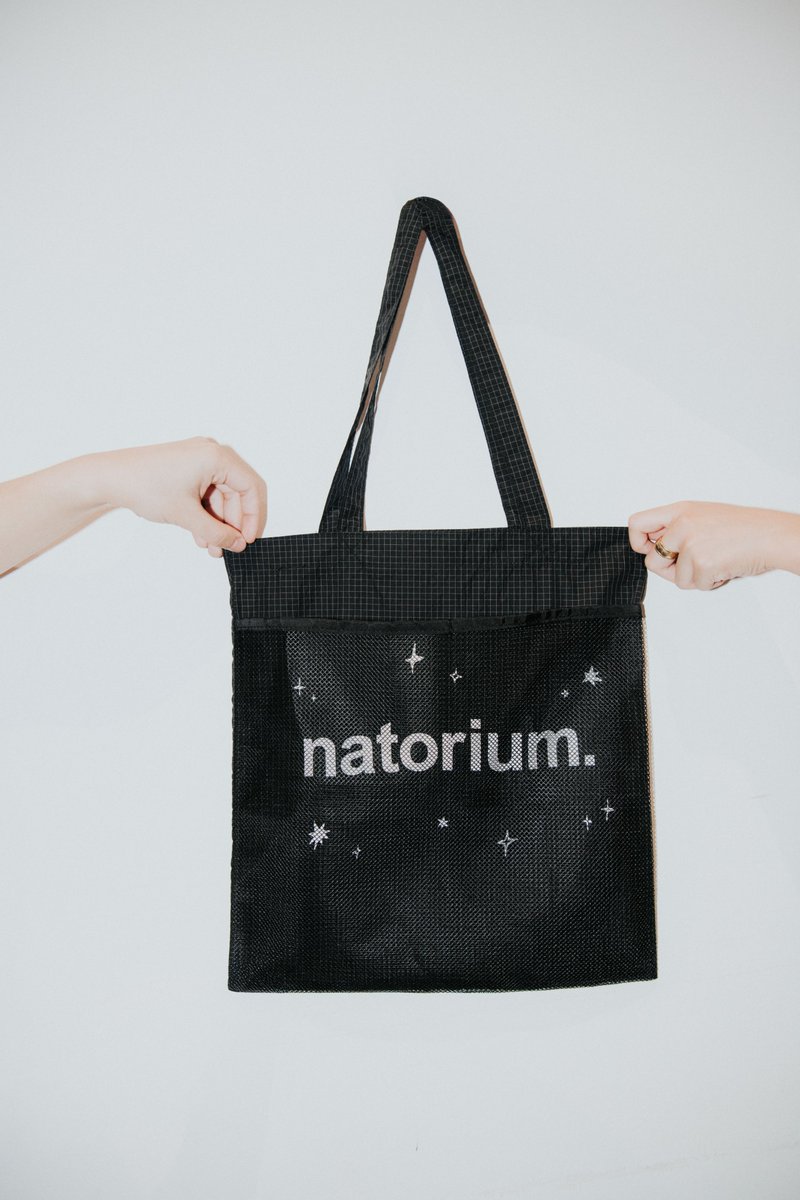 natori_office's tweet photo. 【夏フェス グッズINFO】

今週末出演のフェスより、新アイテムを販売いたします。

・natori Training S/S Tee
・natorium Packable Tote Bag 
・natorium Face Towel <summer> 
🖊illustration by @GUMIGU__ 

8/1 NUMBER SHOT／ 8/2 ジャイガでの販売ラインナップ一覧は画像をご覧ください。 https://t.co/BLn8BaYa0x