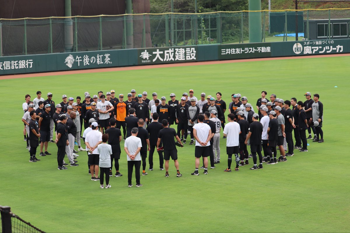 Pale_Blueeee's tweet photo. ジャイアンツ球場いってきたーん
ほんっと暑かった…
選手も��んな汗だく。
優勝してほしいな。
明日からまた頑張れーー！！！
#giants https://t.co/U4lTuVINF8