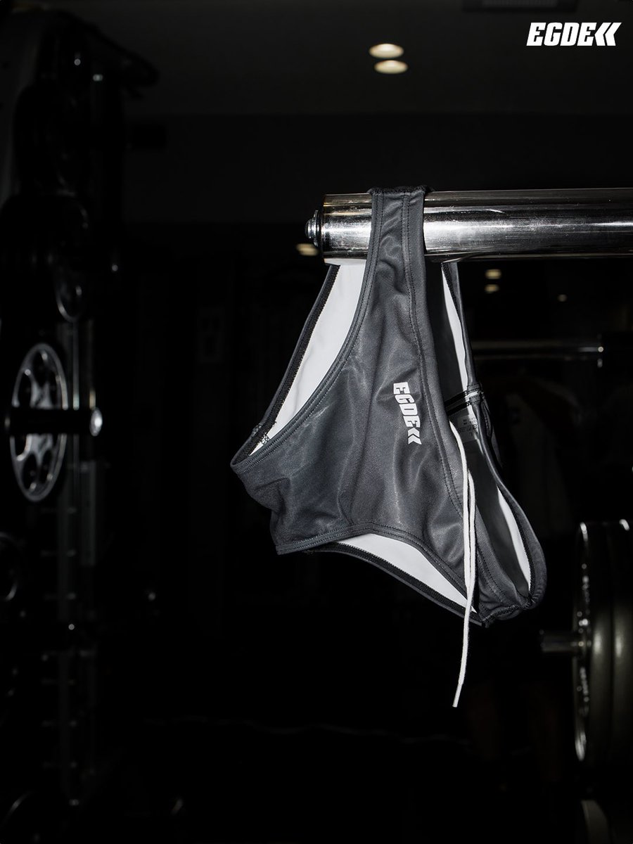 EGDE_UNDERWEAR's tweet photo. ニュアンスのあるブラックとホワイトのス��ムウェア

ACHROMA super low-rise swim bikini
7月31日(金)発売開始⏰

Model KOICHRO
Photographer @KetsuHoshino
#egde

https://t.co/v677yk2cje https://t.co/YPslZUu4fl