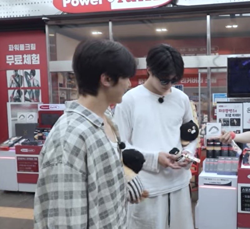 moo_chew28's tweet photo. 今週仕事忙しくすぎてストレス溜まっとったのに、メッパが可愛いぬいぐるみおそろで買っとるの見て全部吹っ飛んだわ！笑笑 https://t.co/fWldTNQg8g