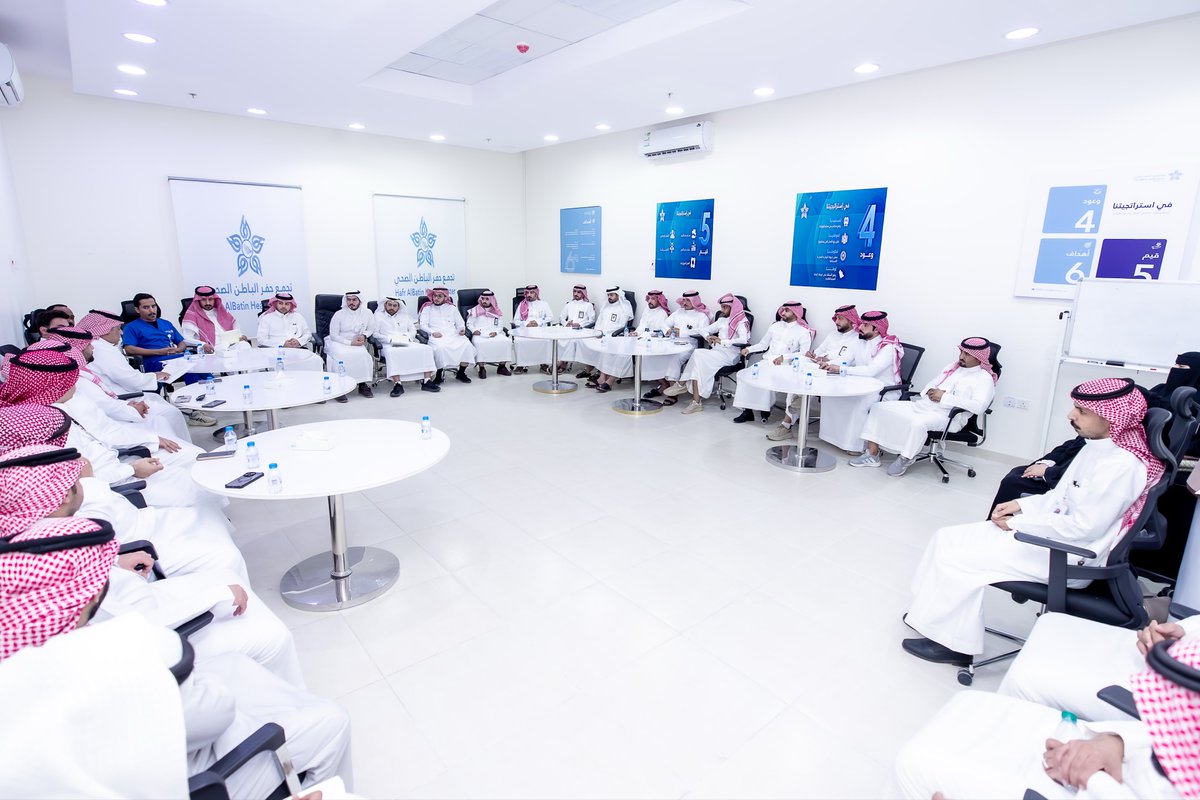 HBHCluster's tweet photo. الاجتماع الدوري لمدراء المراكز الصحية في #تجمع_حفرالباطن_الصحي ، و الذي تضمّن مناقشة تطوير الخدمات المقدمة بالمراكز، بتواجد قيادات التشغيل و الشؤون الهندسية و الإمداد بالتجمع https://t.co/WEIgGxycrq