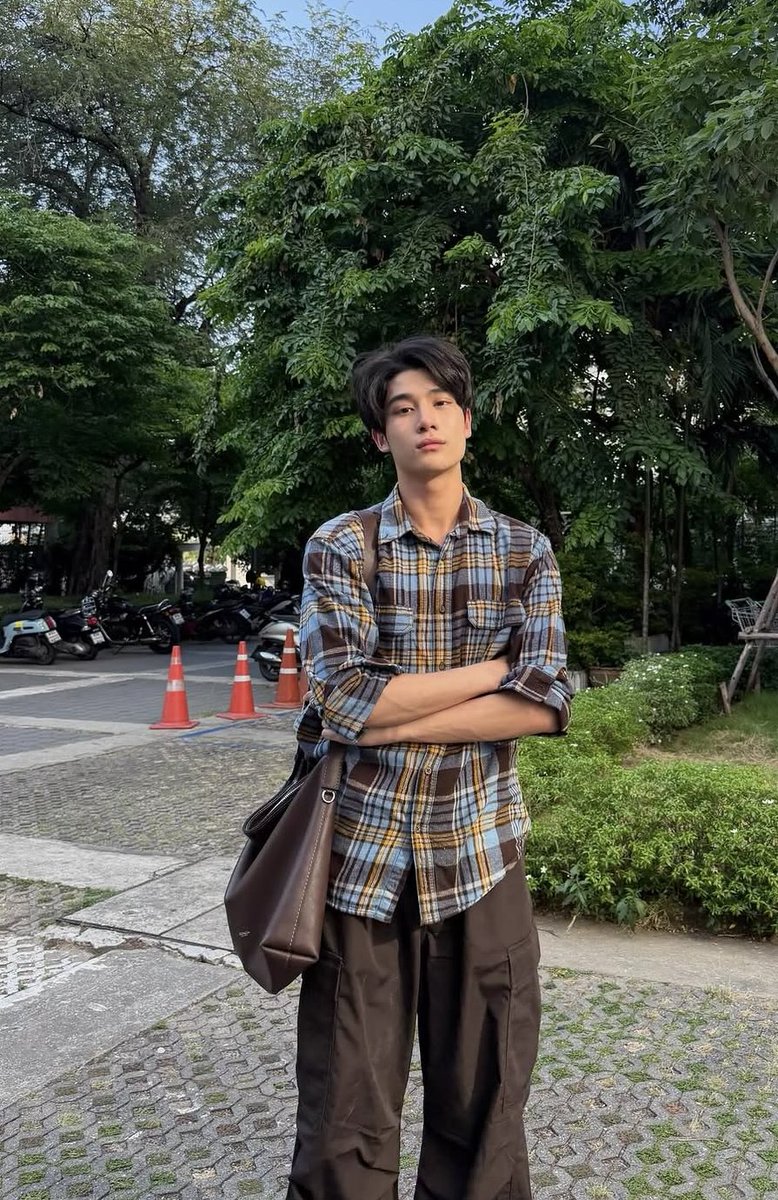 Hulahoneyz's tweet photo. ป้าอยากเกิดในรัชกาล พี่ธีร์... 🥹🥹 https://t.co/O4Yx2RK60x