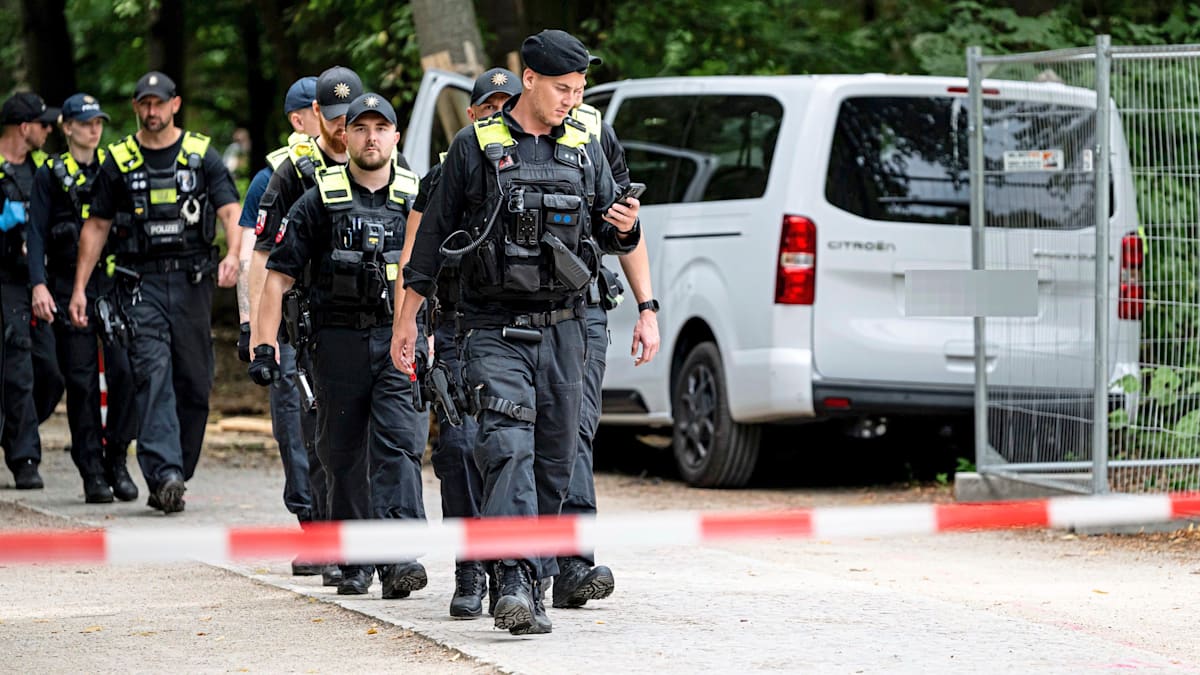 welt's tweet photo. „Wir haben es mit weiteren Abdul B.‘s zu tun“ – Berlin zählt 1250 Salafisten https://t.co/vS195clUGj https://t.co/qrNa7ttZhk
