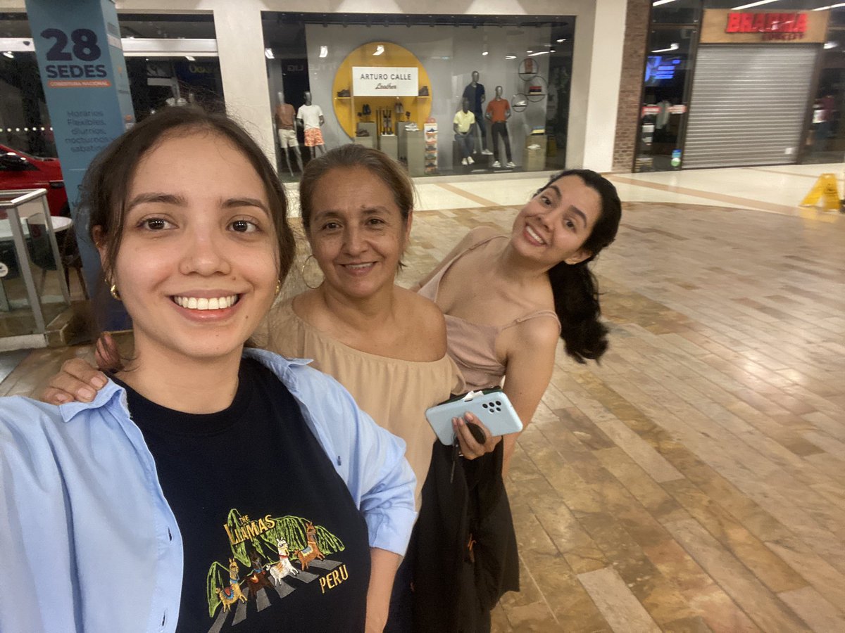 2OHndz's tweet photo. Miércoles de película 🍿🎥💕 https://t.co/tO4WP5QHi9