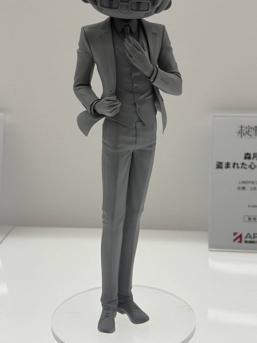 FxiPtp's tweet photo. 知らない作品だけどめちゃくちゃスーツの造形が神ってるヤツ https://t.co/MTedxUnXcd
