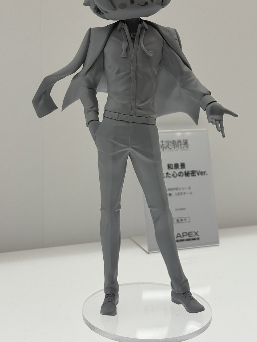 FxiPtp's tweet photo. 知らない作品だけどめちゃくちゃスーツの造形が神ってるヤツ https://t.co/MTedxUnXcd