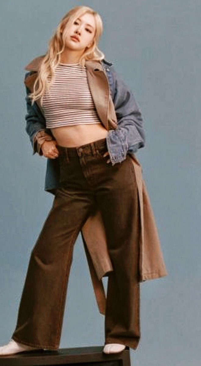 RoseanneBase's tweet photo. ROSÉ for LEVI’S 🤍 https://t.co/N3V4BGFOTr