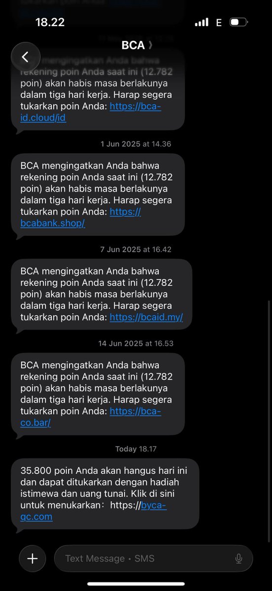 Smash1014314's tweet photo. Tadi lagi di daerah Satrio Kuningan yang lagi macet parah, tiba-tiba sinyal HP turun jadi EDGE. Nggak lama kemudian langsung masuk SMS yang ngatasnamain BCA.

Untungnya aku langsung nyalain mode pesawat sekitar 10 menit. Setelah itu sinyal balik normal ke 5G lagi.

Pas baca-baca di Threads, ternyata banyak yang bilang ini diduga modus phishing baru. Katanya sinyal 4G/5G sengaja diturunin ke 2G supaya fake BTS lebih gampang mengirim SMS yang terlihat seperti dari bank.

Ngeri banget sih. Jadi makin harus hati-hati, jangan asal klik link apa pun meskipun SMS-nya kelihatan dikirim atas nama BCA. 😥