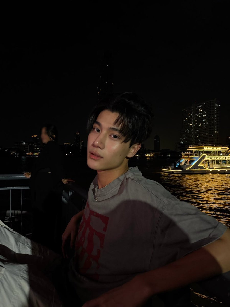 Hulahoneyz's tweet photo. ป้าอยากเกิดในรัชกาล พี่ธีร์... 🥹🥹 https://t.co/O4Yx2RK60x
