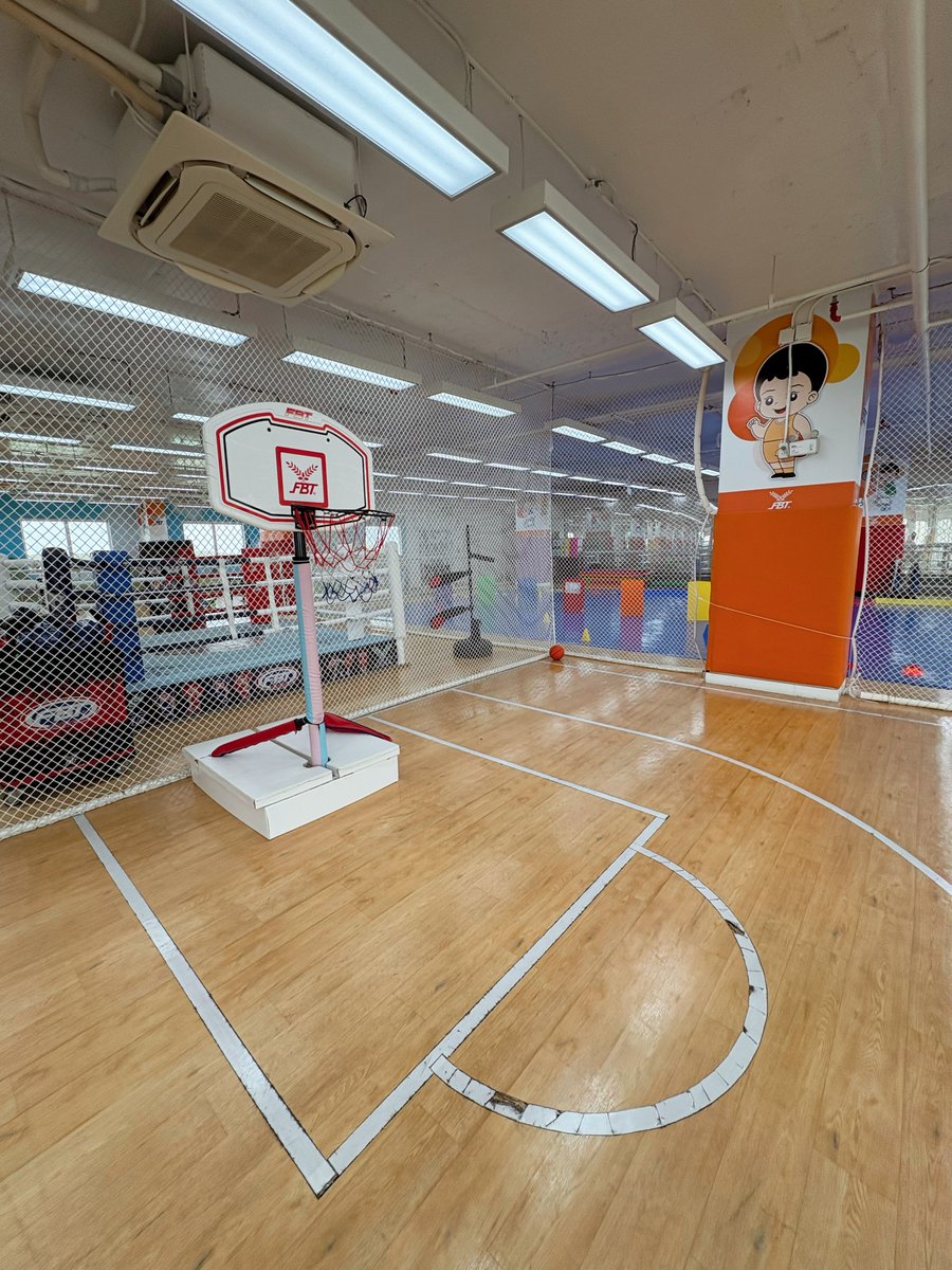 hyan_phuket's tweet photo. バンコク子連れ遊び場🧸

バンコク暮らしの先輩に教えてもらった遊び場がめちゃくちゃ良かった！
100cm以下なら親子合計で150B。
安くて広い！遊具たくさんでたっぷり遊べました✨
スクンビットからタクシーで25分くらい🚕

📍FBT https://t.co/hOFTlmQpWb