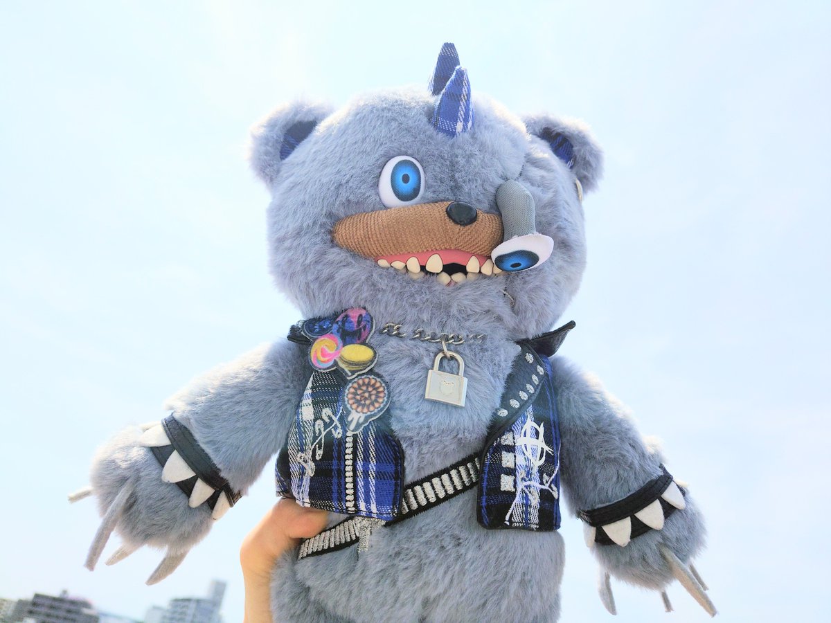 aexxx310's tweet photo. 🧷🧸まぶしいでshout☀✨️✨️

ショーでは夜しか姿が見れないので日中のパンク様の姿は新鮮です🫶🏻🥺🩶💙🩶

#ハミクマパンク https://t.co/NgZ7H60L6s