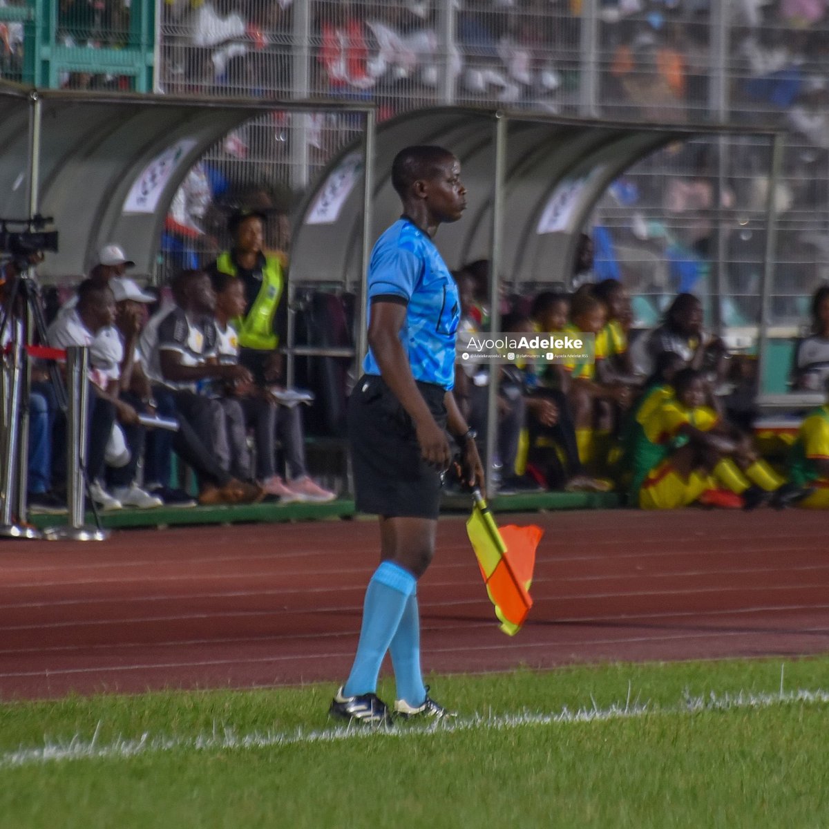 olisaemeka_G's tweet photo. 🚨 IS 🇳🇬 NIGERIAN LEAGUE ENCOURAGING BRIBERY OF REFEREES? 🤔

DID YOU KNOW THAT: The Nigerian football league referees have not received their match allowances since February 2026. 

The last they got paid was on matchday 25 of 38 last season. 

They also stopped paying them from the round of 32 of the Nigerian FA Cup.

From my experience in the league, the last rounds of games in every major football competition in Nigeria is usually marred with corruption, politics and “PR”. 
So basically by not paying these referees, the league itself encourages these referees to take bribe in order to survive. And being that the tournaments is in its concluding stages, many teams would be more willing to go to “any extent” to get points.. which includes trying to bribe referees. And not paying the referees salaries put them in a dicey situation as to whether to remain professional and go hungry or compromise and make some unruly money off the books. 

The @thenff @NatSportsComm @officialABAT should kindly look into this and resolve the matter as soon as possible.