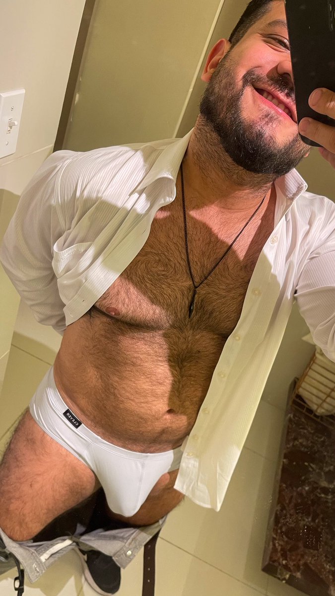 MrTroetsh's tweet photo. Outfit check
👀 https://t.co/x1E9j6xqW9