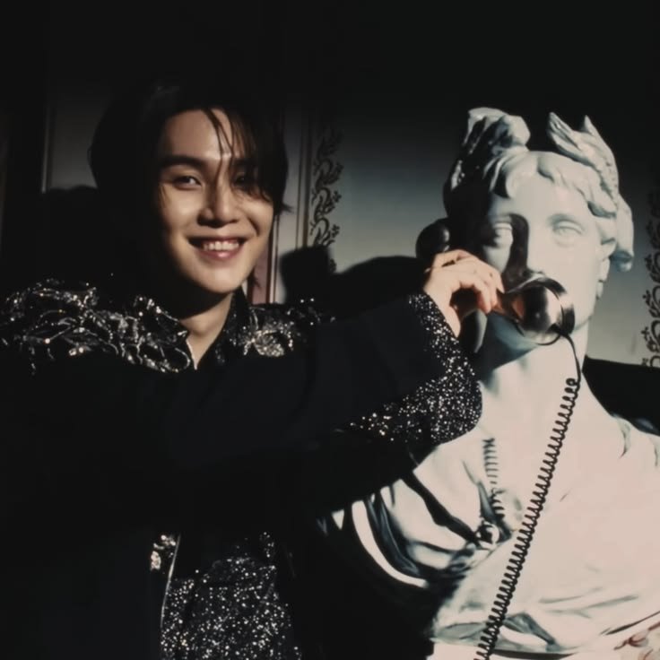 yoongi_minri's tweet photo. Totally normal 🤪 https://t.co/OGXj1HhXvu