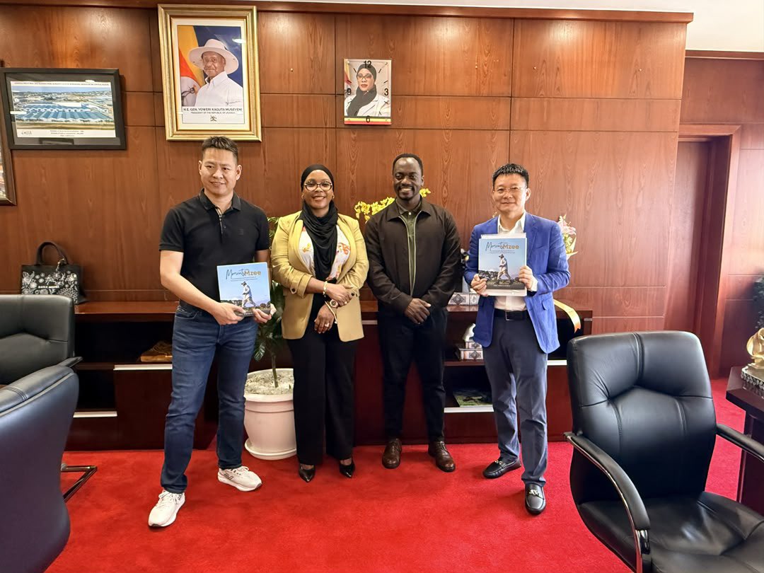 bwarumuri's tweet photo. Hon.@AminahMukalazi’s meeting with a delegation from Zhong Industries Limited discussing the company's continued investment in Uganda's rice sector and engaging the firm over the 3,000-acre paddy rice farm in Kalungu District. #LocalContentUg 
@AshilyUg @HilarysTake @TrillUganda https://t.co/cEiYhMZ9V4
