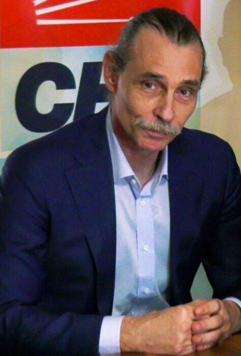 zekibahce's tweet photo. 🔴 #SONDAKİKA 

Ankara Batı Cumhuriyet Başsavcılığı tarafından Etimesgut Belediyesine yönelik yürütülen yolsuzluk soruşturması kapsamında
Belediye başkanı Erdal Beşikçioğlu ve 52 şüpheli gözaltına alındı.

Şüphelilere ait 56 ikamet, 15 iş yeri ve 41 araçta arama ve el koyma işlemleri sürüyor.
