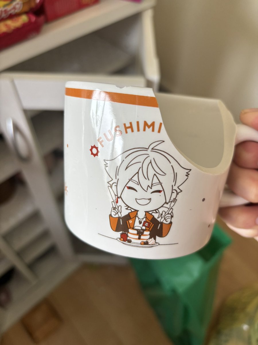aina_bon's tweet photo. 地震の後片付けてたら終わってた😭
今までありがとうだぜ〜😭✌️
最後のお別れにパシャリ📸 https://t.co/co3Ja2uNxW