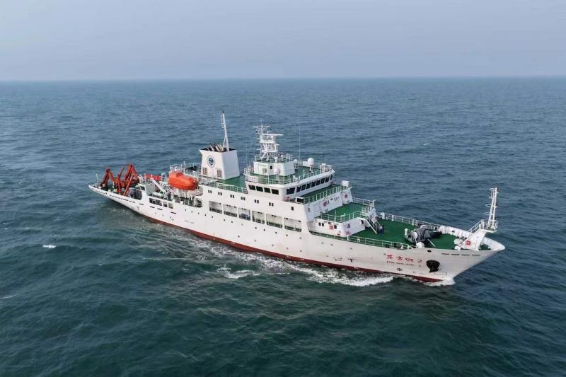 China__Focus's tweet photo. Major upgrades to China's comprehensive marine scientific research and training vessel, the Dong Fang Hong 2, were revealed upon completion on Wednesday, with optimizations enhancing the ship's readiness for future maritime operations and scientific experiments.

The recent upgrade focused on improving the vessel's control and power systems, scientific research functions, workspace layout, and overall navigation performance.

In service for 27 years, the Dong Fang Hong 2 has sailed over 600,000 nautical miles and completed 160 major scientific expeditions.