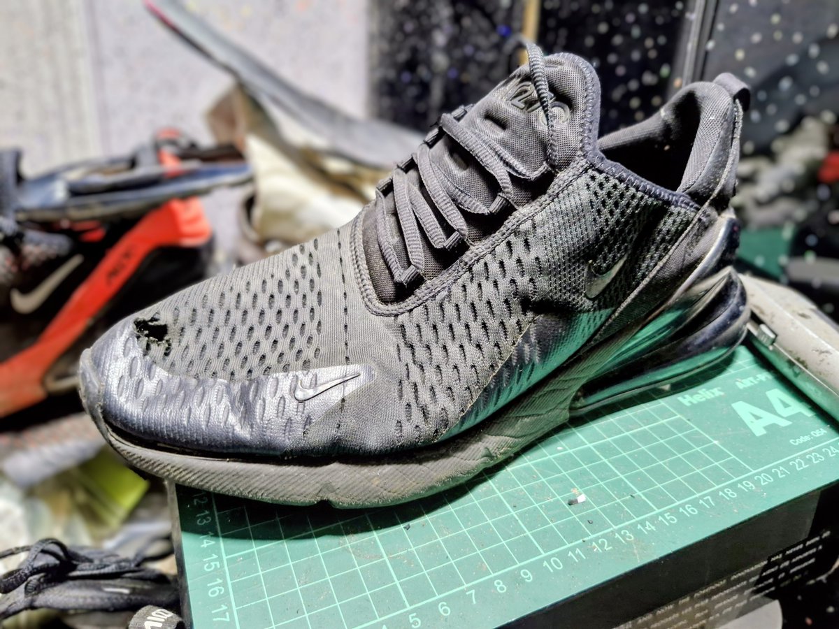 swallowmyairs's tweet photo. Nike Air Max 270's being destroyed 😋 #nike270 #nikeairmax #am270 #getinmybelly #digestingnikes #destroyednikes #sneakerdestruction https://t.co/o5INeaG82b