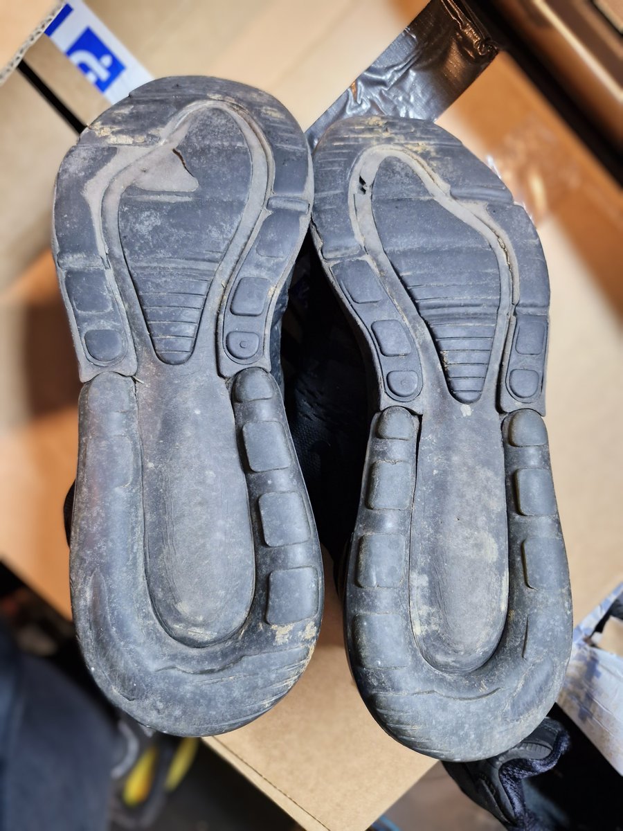 swallowmyairs's tweet photo. Nike Air Max 270's being destroyed 😋 #nike270 #nikeairmax #am270 #getinmybelly #digestingnikes #destroyednikes #sneakerdestruction https://t.co/o5INeaG82b