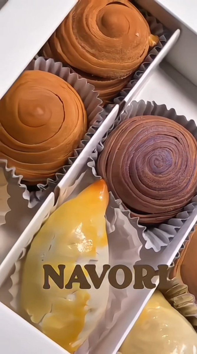 imarthadavid31's tweet photo. Thai Tea &amp; Durian Series are daaa boss! 🧋
#NAVORIBKK #NAVORI 

GET YOURS at SIAM PARAGON 4 Aug-2 Sept @NAVORIBKK Pop Up Store or GRAB or LINE@ before it's gone 🥮🍯

#dunknatachai #SiamParagon #GrabTH @dunknatachai @cha0ban @iobsessedwithu https://t.co/W4UVA6Lp36