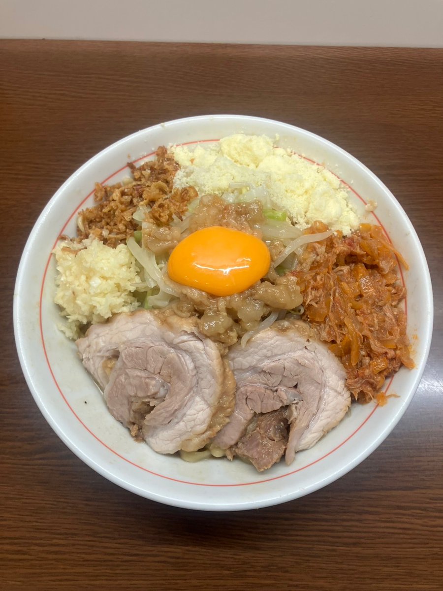 kannaijiro's tweet photo. こんにちは。
トロロも終わりそうな頃に
美味そうなトマト買えたので
玉ねぎと崩れ豚と煮込んでみました。名前どうしようかとAIに聞いたところ
トマトレッドスプラッシュ！
ご希望の方は黒の食券でお願いします。
汁無しからの粉チーズと
合いそうです。 https://t.co/C5uFZgaxdw