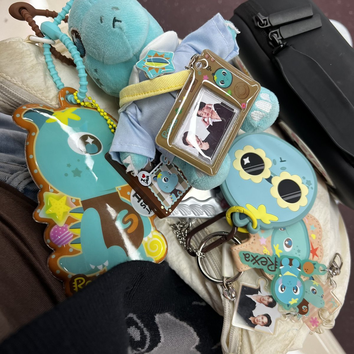 baoziaibaobao's tweet photo. น้องจาว่าบอกไปงานแล้วไม่ค่อยเห็นเร็กซ่า
แม่จาว่าท่านหนึ่ง : https://t.co/XqqvJYoRYY