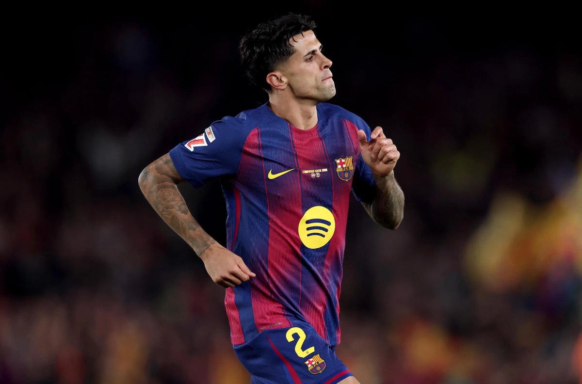 BarcaUniversal's tweet photo. 🚨🚨 BREAKING: Joao Cancelo has not reported to pre-season with Al-Hilal.

It seems like he's very close to joining Barcelona on a permanent deal for less than €10m.

— @sport https://t.co/yvIoxebbAv