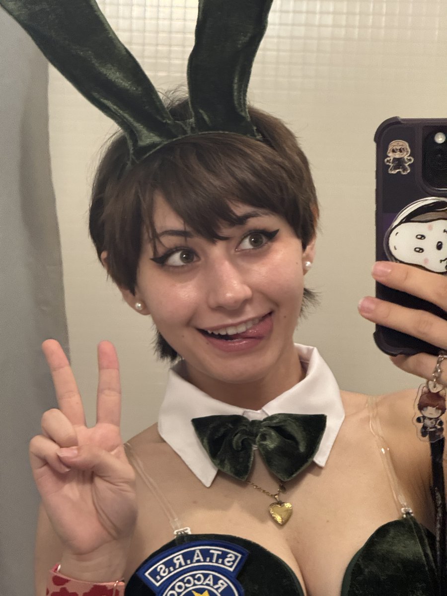 MimiDoesCosplay's tweet photo. Also da Schrodingers Bunnysuit bit was a funny success :’DD thank u to everyone who made it possible and also big thanks to those who hung around stream ;w;

Def feel better ab wearing it with my friends for our bunnysuit group Saturday night :DD anyhoo I go sleeep https://t.co/l9hyySMNFx