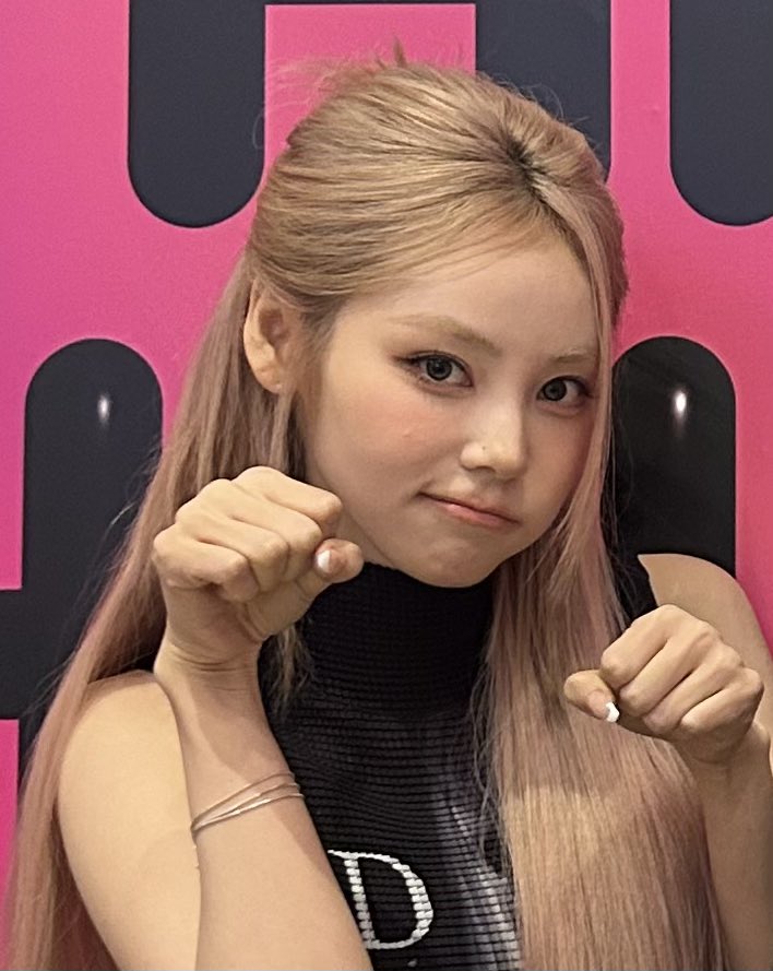 nomnomjiwoo's tweet photo. Jubmeow Jinsoul and Heejin 🥹

#ARTMS #Jinsoul #Heejin https://t.co/VwQuQxaaiZ