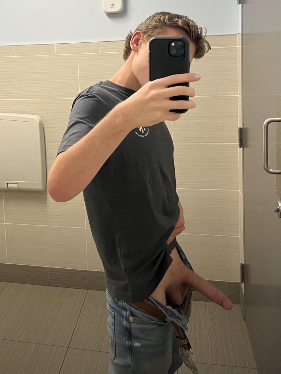 seanxxx80's tweet photo. RT If You Like Country Cock https://t.co/JALn9KBzm4