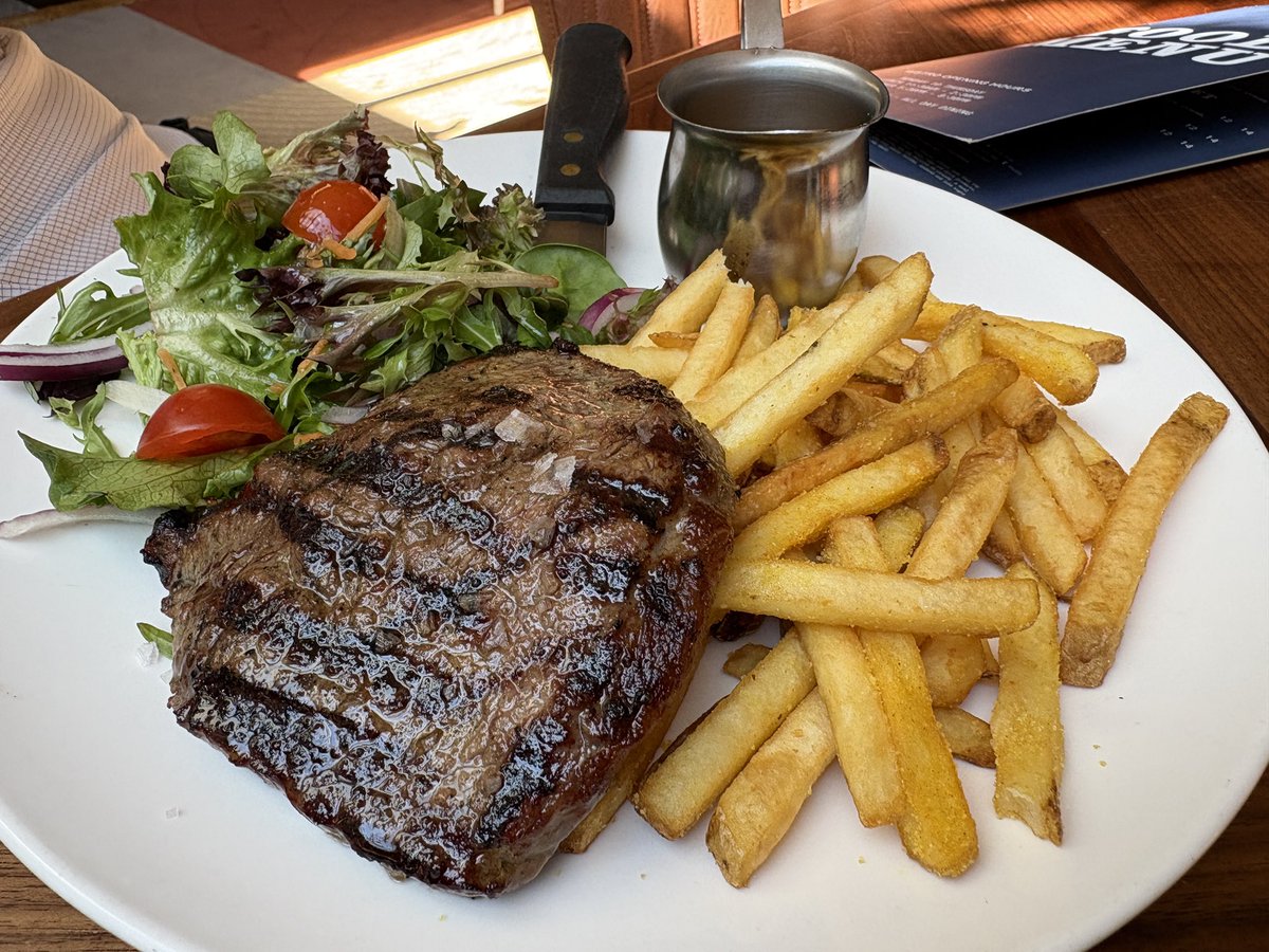 SpencerHowson's tweet photo. $16 pub classics at the Durack Tavern. Money well spent. Thanks to @debritz Mister Brisbane for the suggestion. https://t.co/4IWjqfQXY1