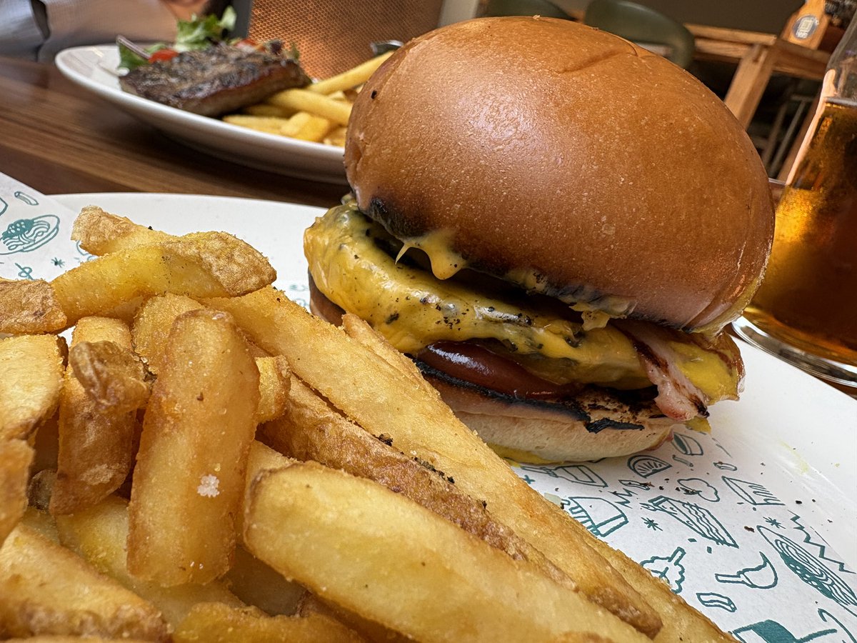 SpencerHowson's tweet photo. $16 pub classics at the Durack Tavern. Money well spent. Thanks to @debritz Mister Brisbane for the suggestion. https://t.co/4IWjqfQXY1