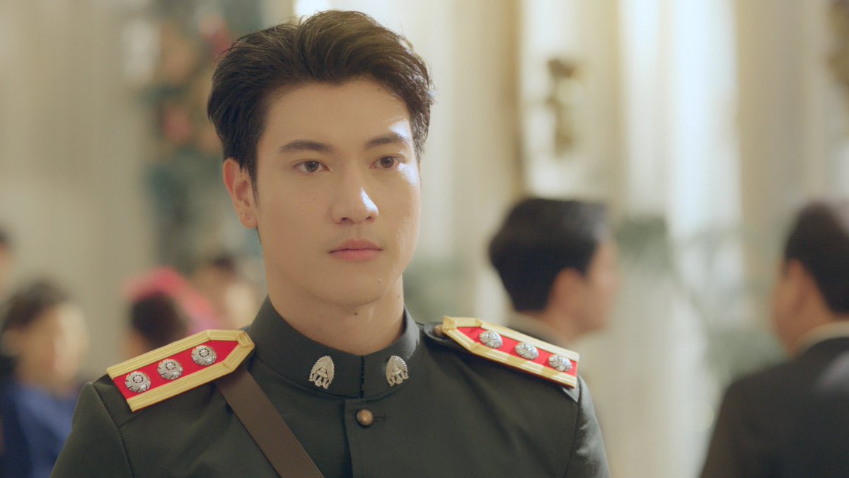 sourgrapes190's tweet photo. ชอบที่สุดที่ตอนถ่ายเปนภพธีร์(วัยรุ่น)อินจักรยังม���babyfatที่แจ้มอยู่ แล้วพอกลับมาเปนร้อยเอก babyfatหายหน้าคมขึ้น มันดูเนียนเหมือนผ่านไป11ปีจริงๆ พี่กลับมาอย่างมาดเท่ปาดเจล

#อรุณรุ่ง https://t.co/Y9V33dJtYB