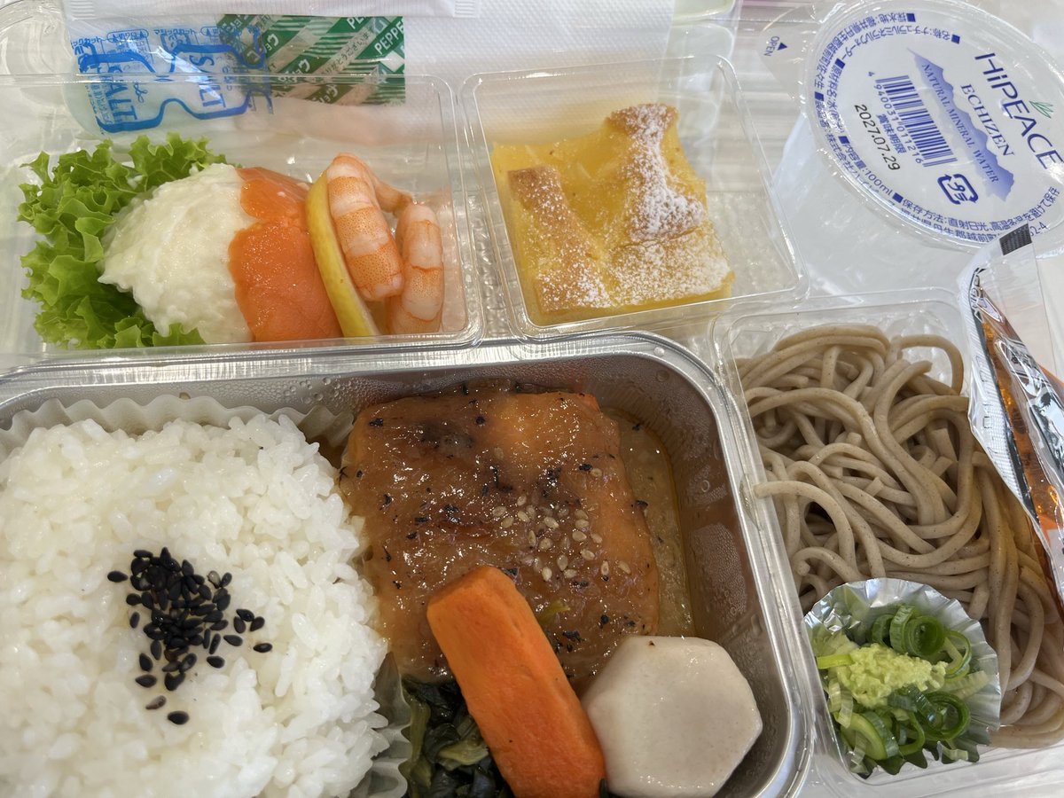trust_sanyobus's tweet photo. わくわく関空見学✈️
神戸空港見学に続き！！
夏休み親子で楽しめる
バックヤードツアーや飛行機が飛ぶ原理がわかるサイエンス実験も楽しめます♪
飛行機に乗った気分で機内食も😋

トラ3🐯です
#山陽バストラストツアー
#山陽バス貸切
#お参りの旅
#おりとりさま大歓迎
#山陽バス
#関西空港 https://t.co/oGwnbODPc5
