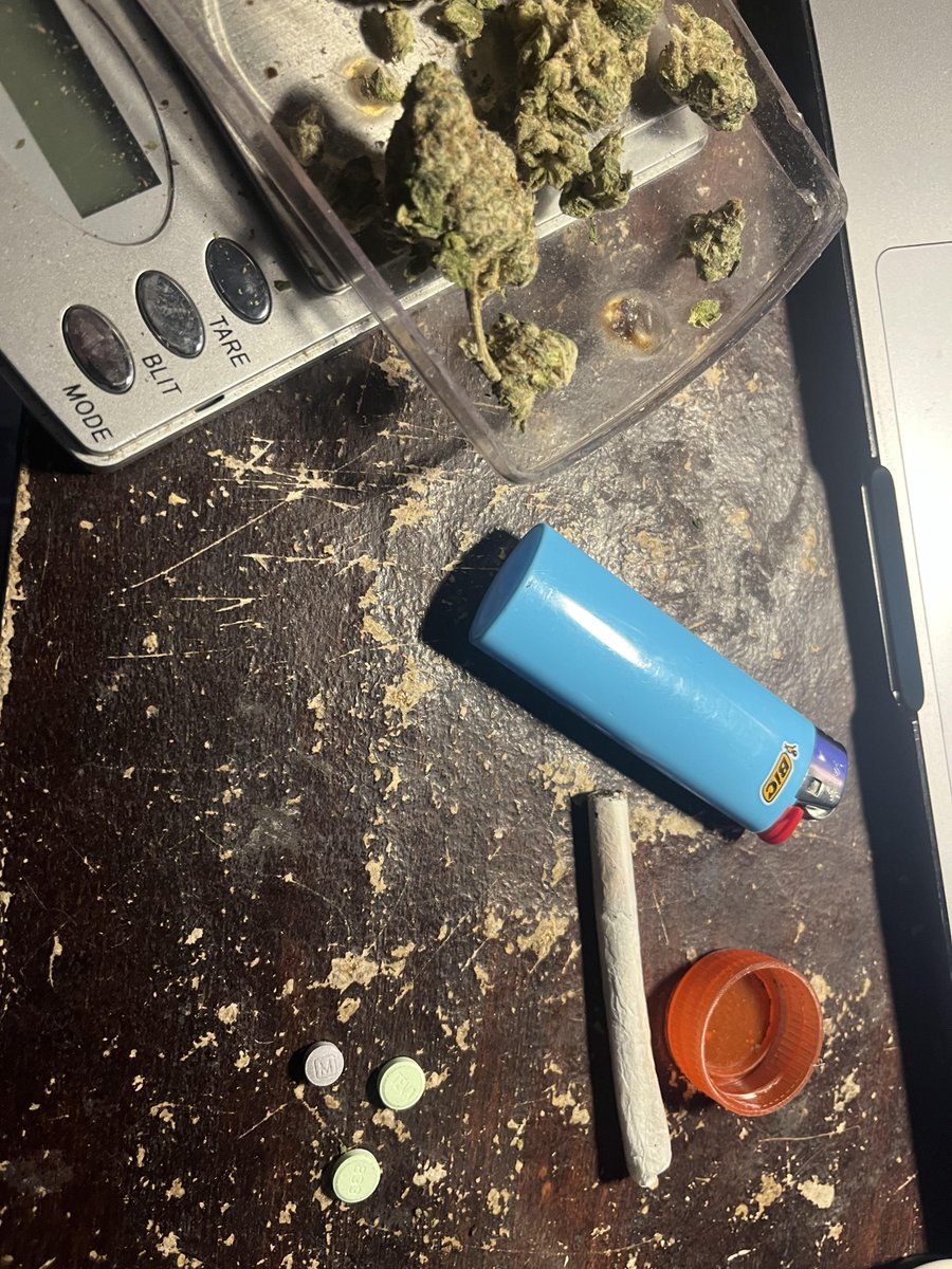 Ec654321's tweet photo. What ya’ll high on rn? I’m seal team 6 🦭

My personal night cap is 3 blues, 2 dillys, a deuce of Tris, about a half g of some fire blow, a soma and .5mg xanax.

#drugtwt #shedtwt #988twt #coketwt https://t.co/1su9NciAsM