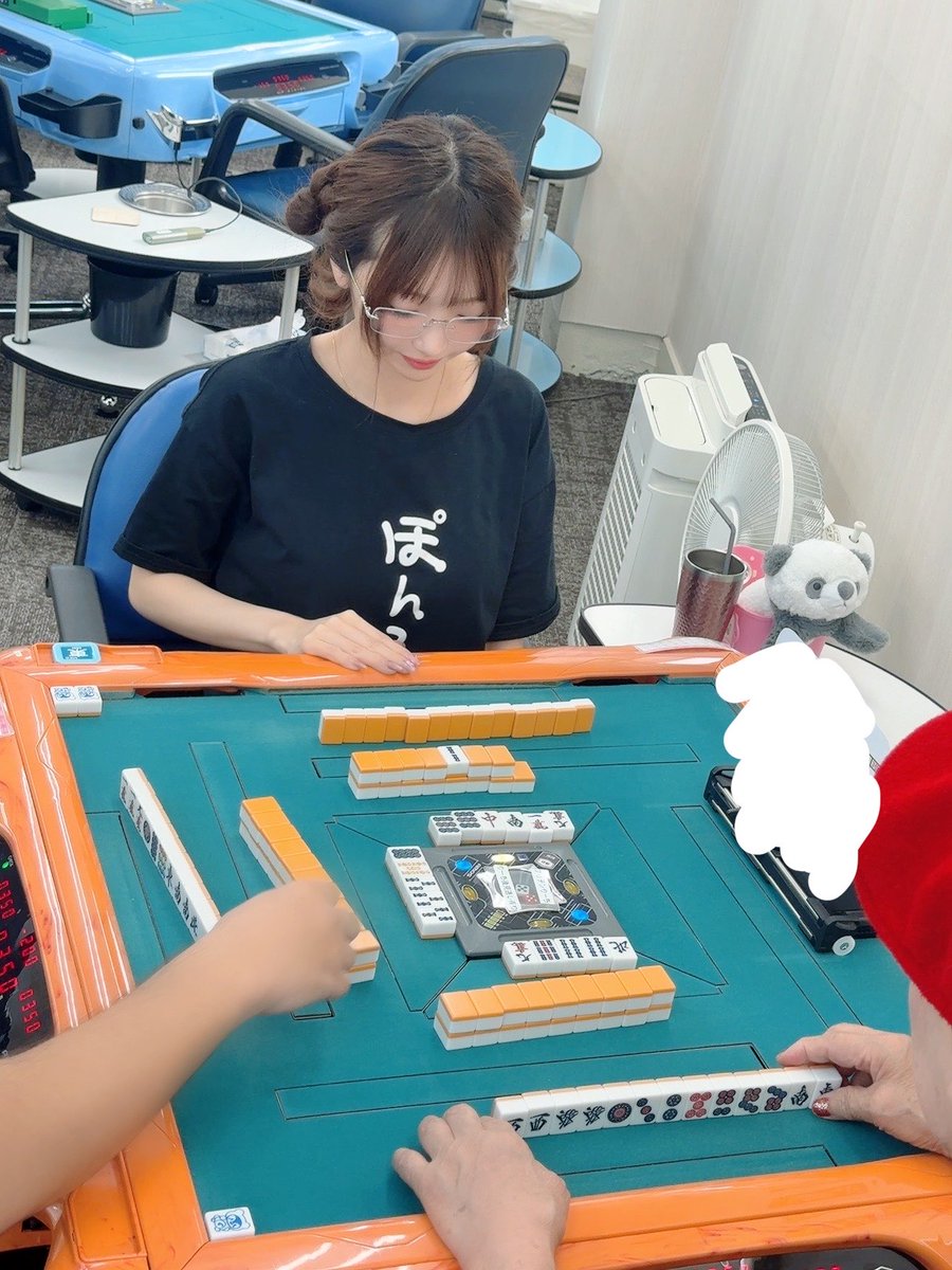 AJ_0925's tweet photo. リムレスメガネ届いてはぴ
ぽんこつにもお下がりあげた👓💕

今日もラッキートリガー引くために出勤🔥🀄 https://t.co/1MBSITyIxV