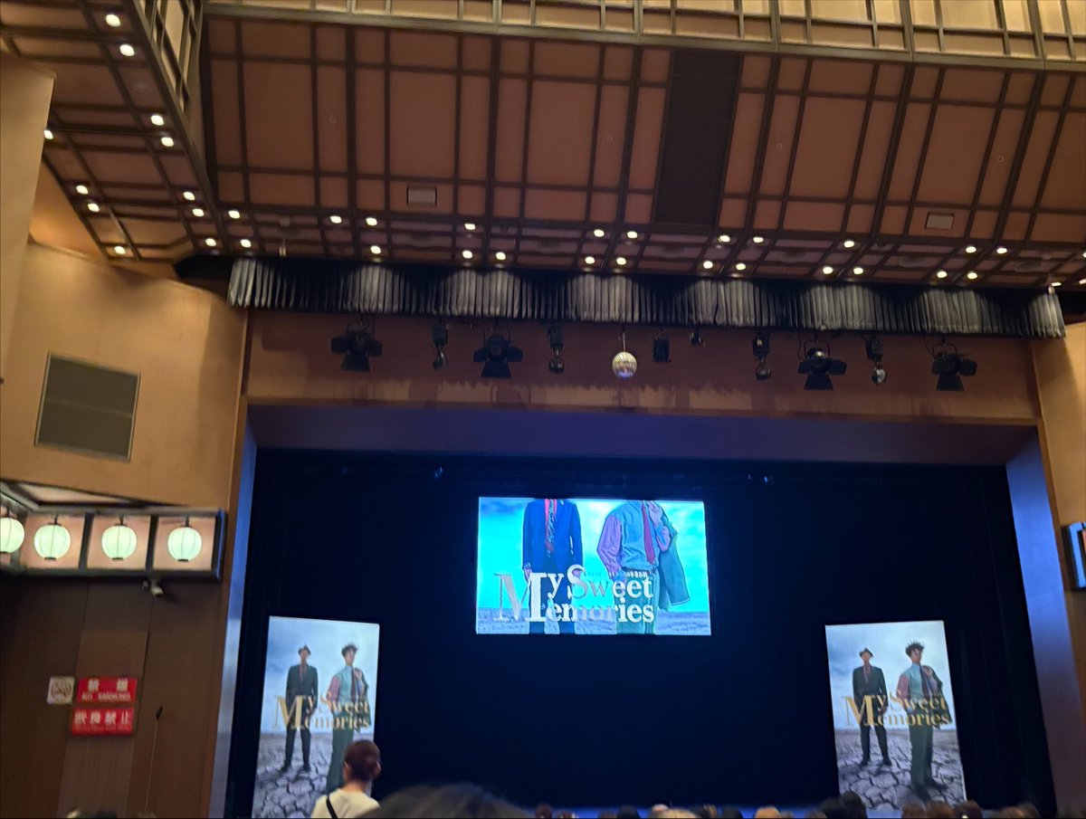 trix_nicobar's tweet photo. 昨日久々にお笑い見に行ったけどガチで面白かった   お笑いファンに戻りたい気持ちと、もうあの熱量で応援できる芸人が居ないな…という気持ちと……
31期さん以上がマンゲキ卒業するのさみしいよー（ ｉ _ ｉ ） https://t.co/AOp6Z9XHA5