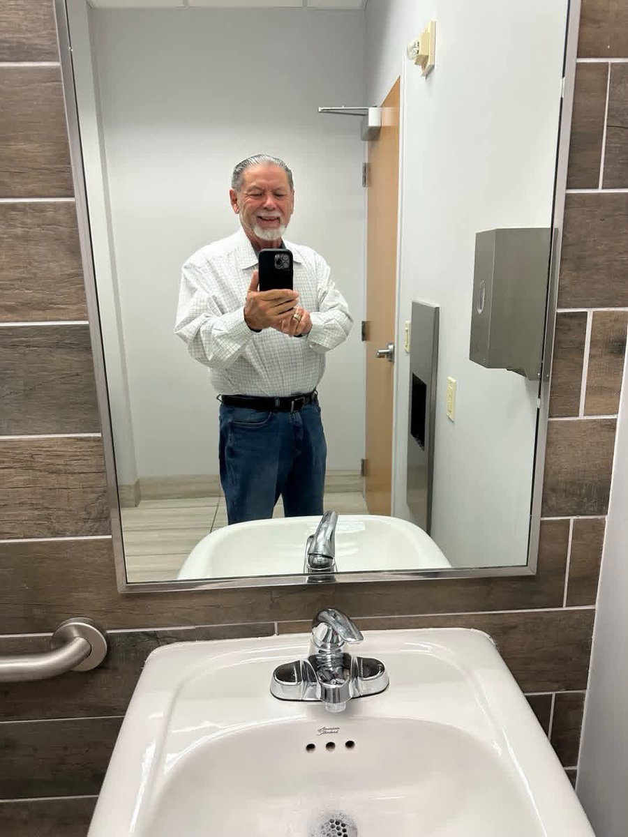 ScottStran3k's tweet photo. Good night https://t.co/q0RlemDl47