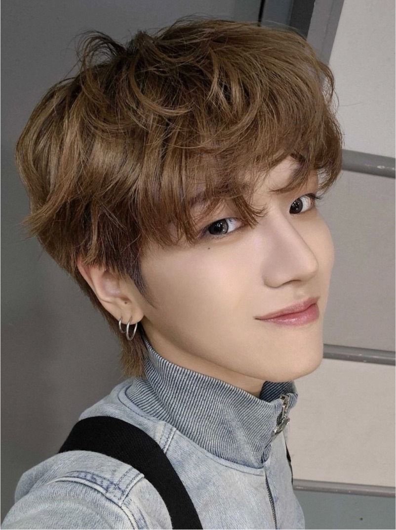 hyukkeiz's tweet photo. missing fluffy hair riwoo hours https://t.co/cqID2IQh5v