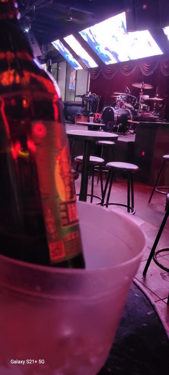 alnitam1216's tweet photo. Festejando ala cumpleañera🍻 https://t.co/9zamoQO7sl