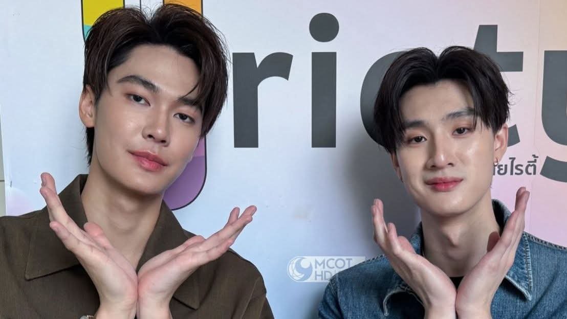 nemophilaDT's tweet photo. Kepada seluruh DewTee Indonesia Fans,
Kami ingin menyampaikan sedikit saran dengan penuh rasa hormat mengenai kegiatan trending untuk Mr.Kill Series.
Saat melakukan trending untuk Mr.Kill Series, kami mohon agar sebisa mungkin tidak menggunakan emoji yang bernuansa negatif, seperti: 🥺🥹😢🥲😫😕🫩😥😰😓😨 dan emoji serupa.
Kami memahami bahwa emoji tersebut sering digunakan untuk mengekspresikan rasa sayang atau emosi. Namun, dalam analisis media sosial, penggunaan emoji negatif dapat membuat sebuah unggahan dikategorikan sebagai sentimen negatif. Akibatnya, sebagian postingan mungkin tidak dihitung secara optimal, dan jika sentimen negatif terhadap serial meningkat, hal tersebut juga dapat memengaruhi engagement Mr.Kill Series.
Karena fandom Indonesia merupakan salah satu fandom DewTee terbesar dan memiliki kontribusi yang sangat besar dalam setiap kegiatan trending, dukungan dari kalian benar-benar sangat berarti.
Saat kami mengecek hasil analisis setelah trending Mr.Kill Series EP.4 melalui sebuah website analitik, kami melihat bahwa jumlah sentimen negatif lebih tinggi dibandingkan sentimen positif. Selain itu, meskipun banyak penggemar ikut berpartisipasi dalam trending, jumlah posting yang benar-benar terhitung ternyata lebih sedikit dari yang diharapkan.
Emoji tersebut tentu tetap boleh digunakan pada hari-hari biasa. Namun, khusus saat melakukan trending untuk Mr.Kill Series, kami berharap semuanya dapat lebih berhati-hati dalam memilih emoji agar hasil trending menjadi lebih maksimal.
Terima kasih banyak atas kerja keras dan dukungan luar biasa dari seluruh DewTee Indonesia Fans. Mari terus bersama-sama memberikan yang terbaik untuk Mr.Kill Series dan DewTee. 👨‍🎨👮‍♂️

#dewtee #MrKillSeries
