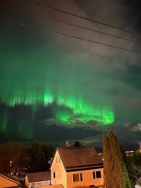 wolefapohunda's tweet photo. There's a city in Norway where the sun never sets.

From mid-June to early July, midnight looks like midday.

The people believe Thor and Odin have a hand in it.

And every year, they build a 40-meter bonfire to celebrate.

Here's the story. https://t.co/CTn4WbuTF0