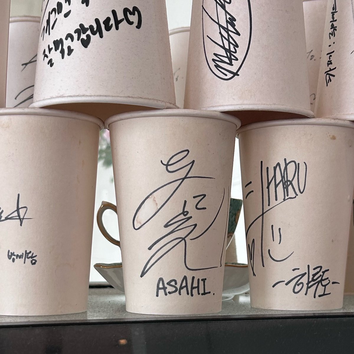 n_moong's tweet photo. 카페갔다가 아사히도봄 ㅎㅇㅎㅇ https://t.co/5wlVFBfgfp