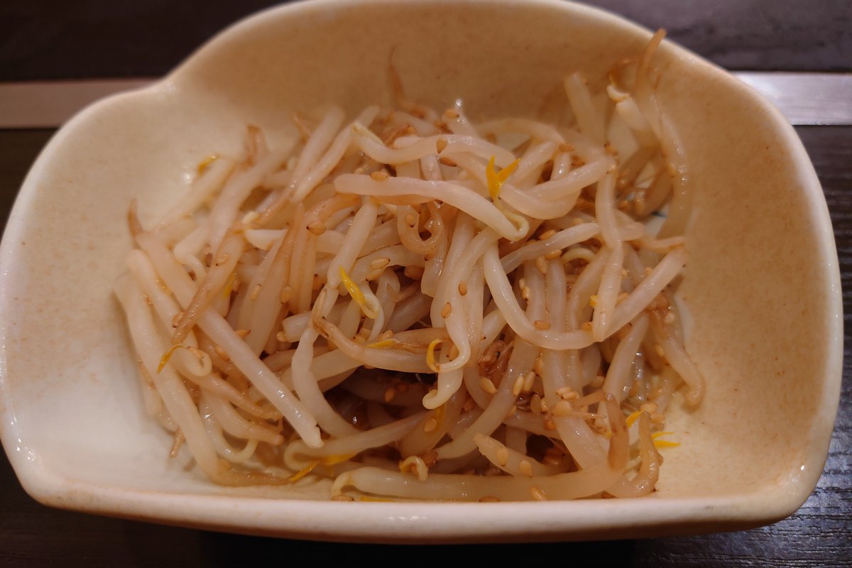 JUN791209's tweet photo. 大阪市阿倍野区の『お好み焼き はやし』にてお昼ごはん。豚玉、もやしナムル、メンタイそばを注文😁こちらのお店は国産の食材を使いながら、良心的な価格のお店です。定番の豚玉はシャキシャキのキャベツが堪りません🌟プチプチ明太子がたっぷりのメンタイそばと共にお酒が止まりません(；´∀｀) https://t.co/Xx9rimcyJE