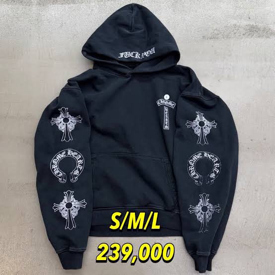 Noeul_lee6's tweet photo. แต่ Soap n water มันหายากจริงๆ โดยเฉพาะ size S,M รีเซล กันบางตัว มากกว่า 300k บาท ไม่ล้อเล่น เสื้อ+ กางเกง ได้รถดีดี1 คัน เพราะจำนวนของมันน้อย ลิมิเตดมาก ความต้องการเยอะ จึงทำให้ราคารีเซลสูงมาก เรียกได้ว่า กำเงิน 600k ไว้ ใช่ว่าจะหา size ได้ตอนนี้ บางคน ให้ราคาดีกว่านี้อีก ผมนี่มองเห็นแต่ตัวนี่เลย เห็นปุ้บ รีบรี รีบทัก ร้าน ฝั่ง ญี่ปุ่น ฝั่งเมกา ตอนนี้หาของกันไม่ได้เลย ในไทยไม่ต้องพูดถึง ในรูปนี่ราคาเก่า ตอนนี้ หาไม่ได้แล้วว เกร็ดความรู้ครับว่าทำไม ถึงโฟกัสแต่เสื้อ ใครมี M สะกิดมาได้ครับ