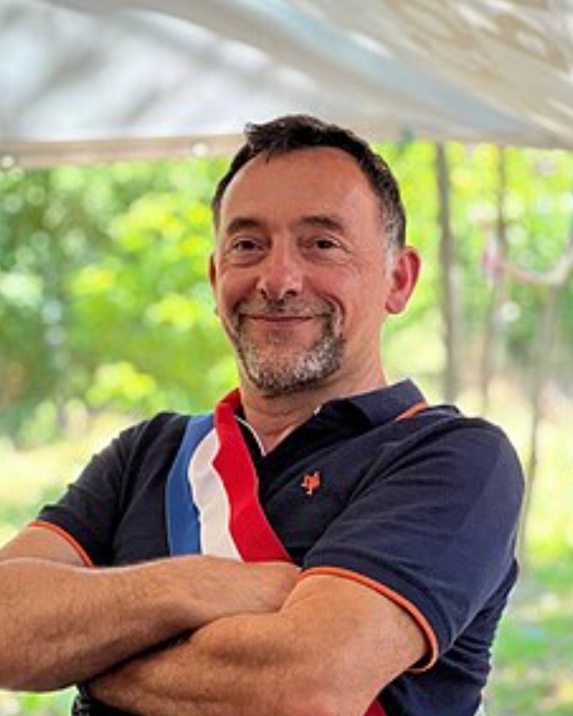 gauchecaca's tweet photo. Le député LFIste Jean-François Coulomme s'est presque réjoui des incendies car ces derniers toucheraient surtout des nantis.
Et lui, Coulomme, il est quoi avec ses 7 000 € par mois?
Un nanti?
Non, un parvenu et un aigri.

Un petit mot pour ce sale type? https://t.co/xIswvjrNyx