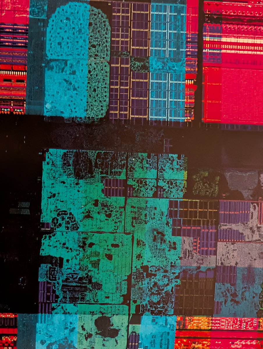 bzogrammer's tweet photo. When I post plots of the CPU I'm working on, people are surprised at how organic it looks.

If you look through @arenamagdotcom's Silicon book, especially at chips from the past 10-15 years, most also look very organic.

The organic-looking parts are logic.
The grids are memory. https://t.co/WoUEVtcrqY